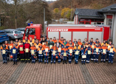 Knotenkunst und Schaumangriffe: Prfungen bei der Jugendfeuerwehr Kreis Altenkirchen
