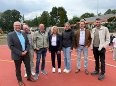 Neuer�ffnung der Multifunktionsfl�che beim Sommerfest von Kita und Grundschule in Breitscheid