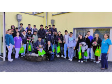 Einblick in die Pflege: Sch�ler der BBS Wissen besuchen das Seniorenheim "Sonnenhang" in Mehren