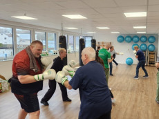 Vom Schreibtisch in den Ring: F�hrungskr�fte trainieren beim Frustkiller-Freitag Ausdauer und Disziplin