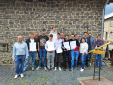 Junge Handwerker feiern ihren Start in den Gesellenstand