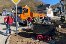 Ro�bacher Rentner versch�nern Parkanlage