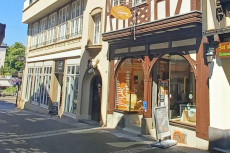 Advent im Weltladen Linz: Fairer Handel und weihnachtliche Vielfalt