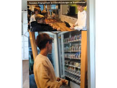 Demokratie in Schlerhand: Raiffeisen-Botschafterin besucht Schlergenossenschaft Dernbach