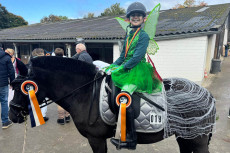 Amy-Emelie Baltes triumphiert beim Reitertag auf Gut Birkenhof