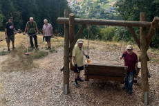 Hitze kann sie nicht stoppen: Rentner setzen sich f�r Ro�bach ein