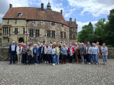 Ein Tag voller Entdeckungen: LandFrauen besuchen Spargelhof und Wasserburg