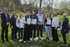 Pflegekr�fte von morgen: Erfolgreiche Absolventen und neue Auszubildende in Hachenburg