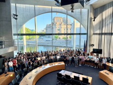 Politik hautnah erleben: Sch�ler des Martin-Butzer-Gymnasiums besuchen den Bundestag