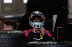 Roland Froese aus Bruchertseifen �berzeugt im Starkregen auf der N�rburgring-Nordschleife