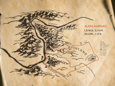 Ein Hauch von Tolkien in Wissen: Neues Portalschild am Erlebnisweg Auenlandweg