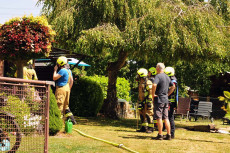 Gemeldeter Dachbrand in Leuscheid f�hrte zur Alarmierung zahlreicher Feuerwehrkr�fte