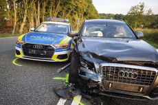 Verkehrsunfall auf der B 8 H�he Ober�lfen: Mehrere Verletzte Streifenwagen beteiligt
