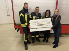 D�rflicher Adventskalender in Ro�bach: Gemeinschaftsaktion bringt 1.100 Euro f�r Rauchhaus ein