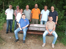 Neue Ruhebank auf der K�ttingerh�he eingeweiht