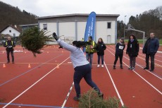 Weihnachtsspaß mal anders: Gewinne einen Freistart beim Weihnachtsbaumwerfen