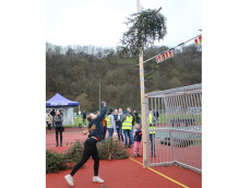 Waldbreitbach l�dt ein: Weihnachtsbaumwerfen als Highlight der Saison