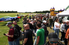 Flugplatzfest in Ailertchen: Flugkunst und Rundfl�ge am Pfingstwochenende