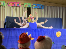 kfd Kirchen lud in die Narrhalla ein: Lachen als Vorsorge abrechenbar