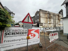 Abriss der Betzdorfer Brandruine an der Bahnhofstra�e beginnt
