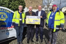 Lions Club Rhein-Wied f�rdert B�rgerbus Unkel mit Spende