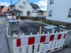 Ro�bach/Wied: Bau des Buswarteh�uschens startet dank lokaler Unterst�tzung