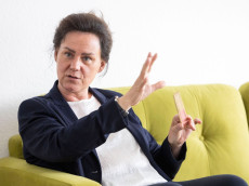 Bildungsministerin Eiling-H�tig: Mehr als nur Klassengr��e entscheidend