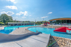 Freibad �ffnet und Familienbereich begeistert: Sommerbeginn in der Deichwelle in Neuwied