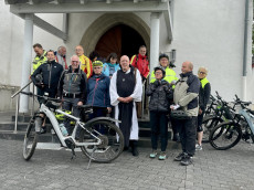 Pedale, Pfeiler und Perlen der Romanik: gelungene Premiere der E-Bike-Kirchentour