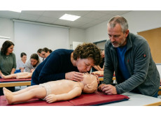 J�rg Gerharz lehrt Erste Hilfe bei Kindernotf�llen in Altenkirchen