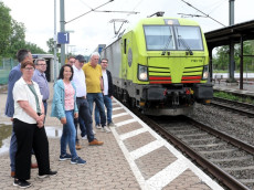 Streit um Barrierefreiheit: Bahnsteig am Bahnhof Engers im Fokus