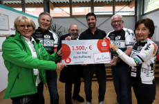 Großzügige Spende für die VOR-TOUR der Hoffnung