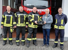 Förderverein der Freiwilligen Feuerwehr Hümmerich überreicht Beamer
