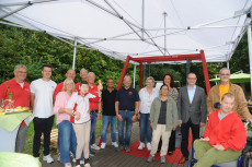 Tagesf�rderst�tte in Flammersfeld weihte Besonderheit ein: Rollischaukel steht bereit