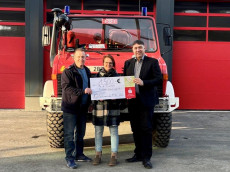 Sparkasse unterst�tzt Freiwillige Feuerwehr Niederfischbach