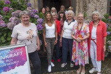 Farbwanderungen: Ausstellung der Knstlergruppe Farbenkraft in Burg Namedy