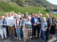 Heimatliebe des Landkreises Neuwied auf 416 Seiten druckfrisch in Worte gefasst 