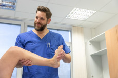 Fr�herkennung bei neurogener H�ftdezentrierung: Chancen f�r junge Patienten
