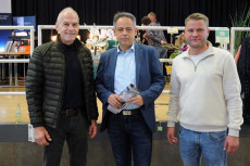 Oktobermarkt und Messe "Haus & Wohnen" in Horhausen: Gute Laune trotz st�rmischem Wetter