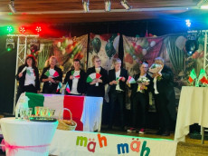 Karnevalsfr�hst�ck der KFD Birken-Honigsessen begeistert �ber 150 Frauen