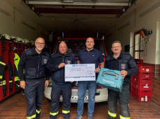 Gro�z�gige Spende f�r die Feuerwehr Stahlhofen am Wiesensee