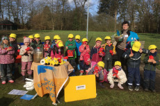 Abenteuer am Asbacher Weiher: Vorschulkinder erforschen Wasserwelten mit Droppy und Bulby