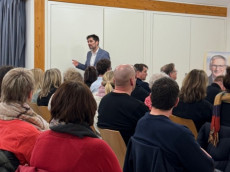 Bildungsdialog in Selters: Minister Sven Teuber im offenen Austausch
