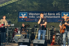 Some Songs und Way Back begeistern beim Benefiz-Open-Air auf dem Marktplatz in Bad Marienberg