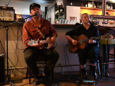 Dani Larkin begeistert Publikum bei "Folk on the Rhine" in Neuwied