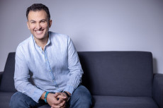 KI-Kritische Intelligenz: Fatih �evikkollu beleuchtet kritisch und humorvoll die vernetzte Welt