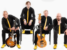 Klappstuhl-Konzert am Sportplatz in Bellingen mit den Beat!radicals