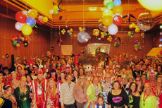 Buntes Treiben im Kreishaus: Karnevalisten feiern in Altenkirchen