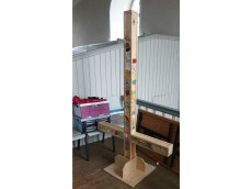 Ein verdrehtes Kreuz und verstreute Asche: Vandalismus in der Evangelischen Kirche Bad Marienberg