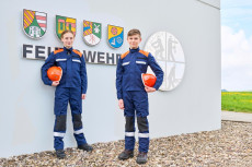 Neue Schutzkleidung fr die Jugendfeuerwehr: HB Protective Wear prsentiert "HB-FeuerwehrHELDEN"